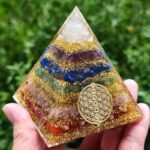 Pyramide Orgonite 7 Chakras 1