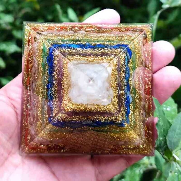 Pyramide Orgonite 7 Chakras 6